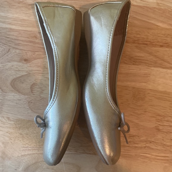 American Eagle Metallic Ballet Flats with Bow Accent - Picture 7 of 12